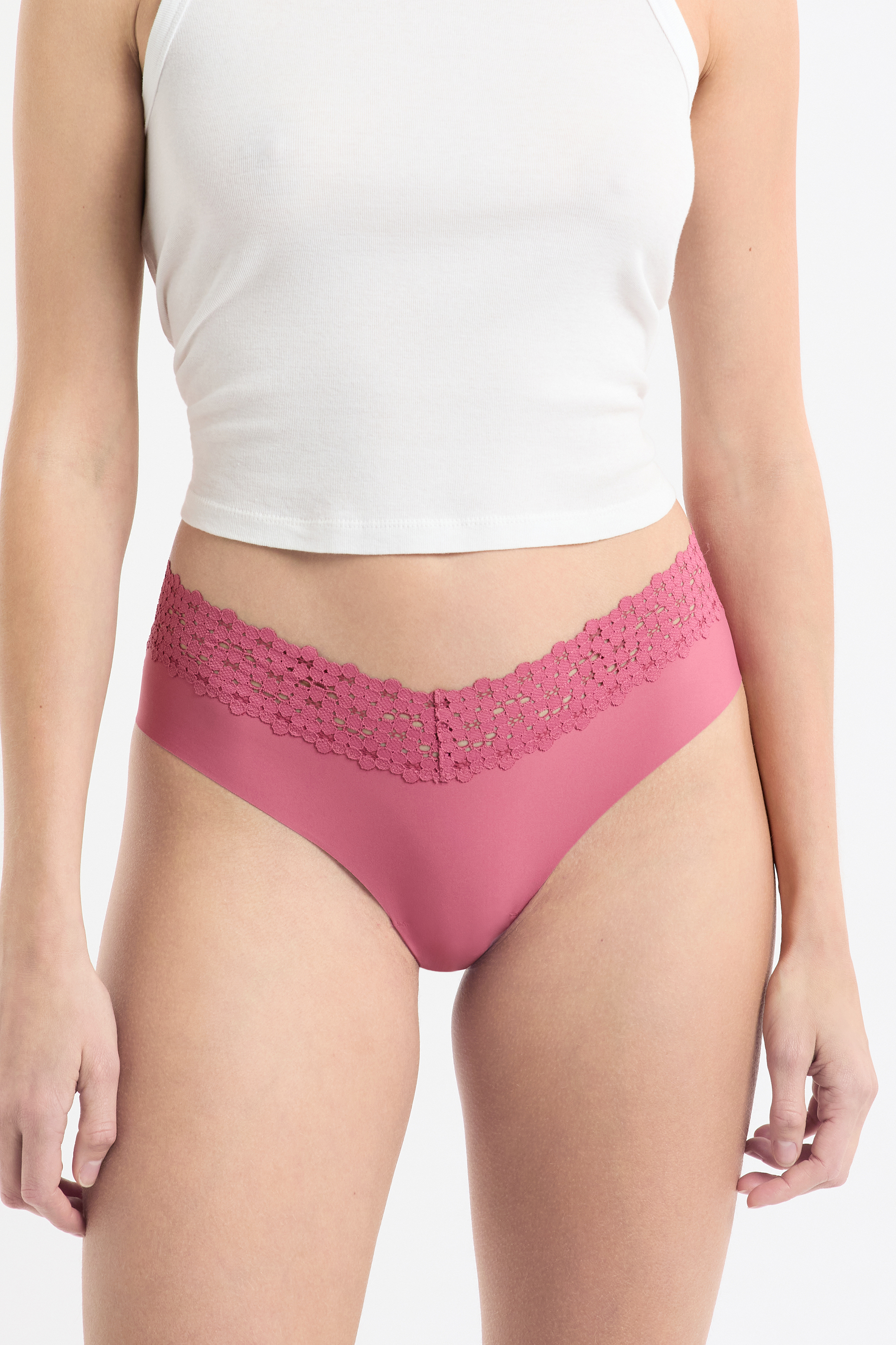 Slip a forma di V in microfibra e pizzo