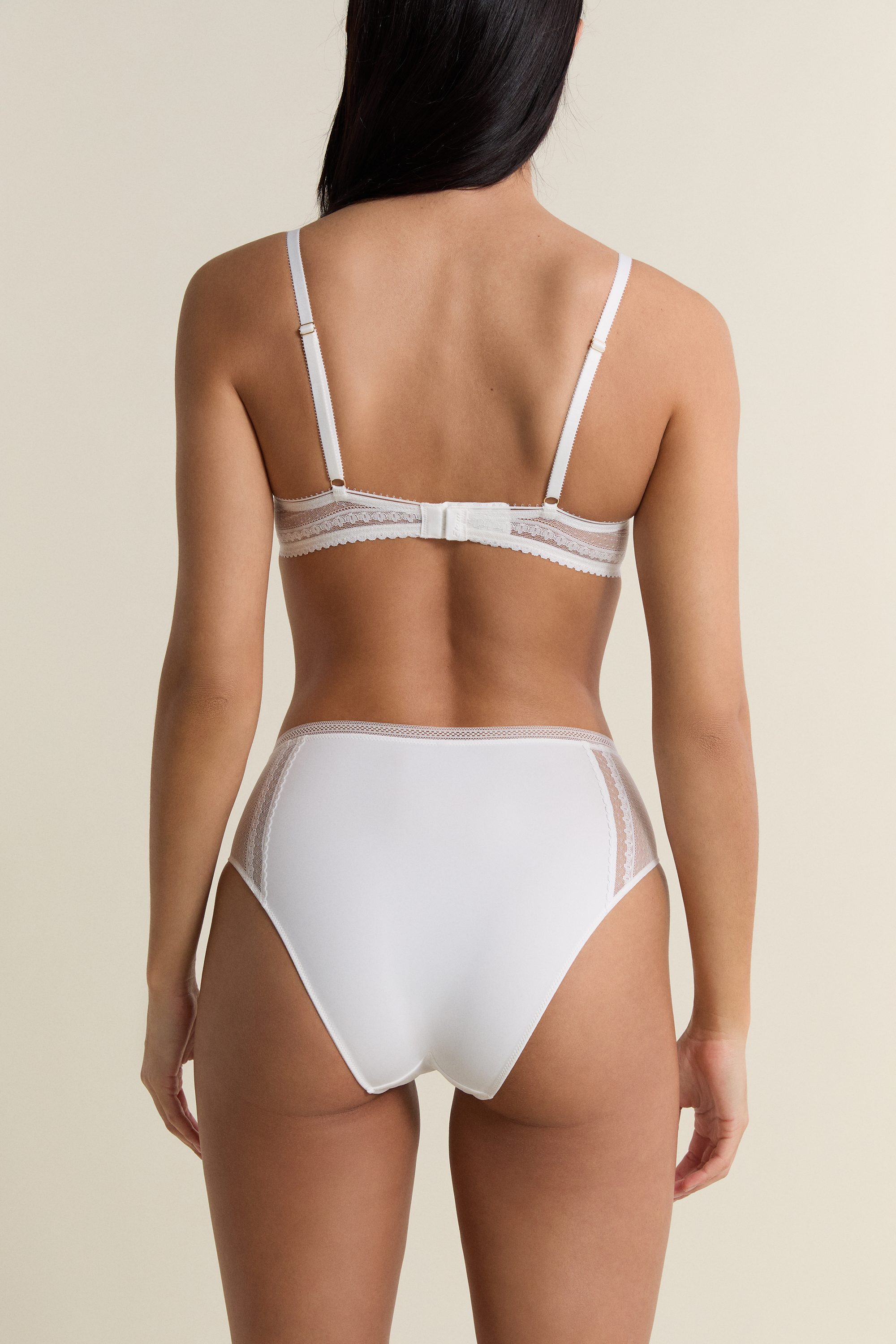 Slip con Fianchetti Alta con Dettagli in Pizzo
